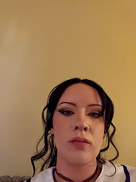 Snapshot of EVILYN chatting on September 19, 10:42 pm EVILYN online show from September 19, 10:42 pm