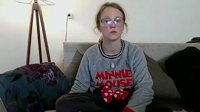 little-leni online show from March 31, 6:30 pm