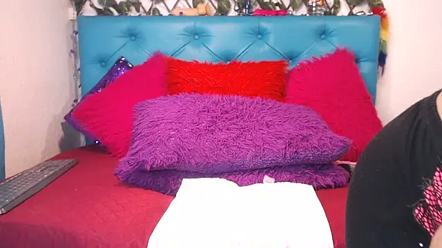 SARAWILLS online show from November 3, 1:59 pm