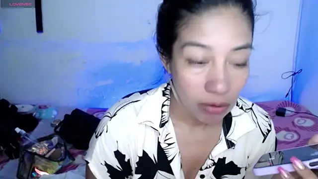 ninatiny online show from April 15, 11:44 am