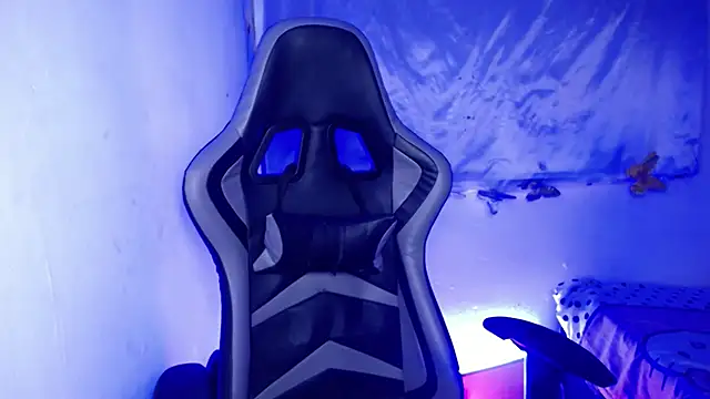 ninatiny online show from February 22, 11:33 am