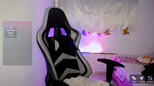 ninatiny online show from November 22, 10:29 am