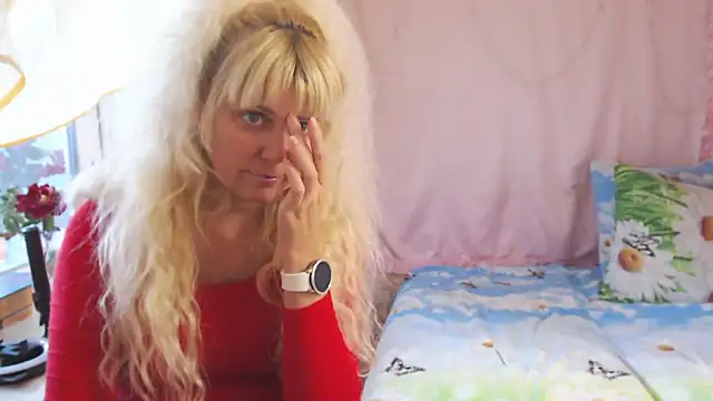 SunnySylvia online show from November 17, 7:09 am