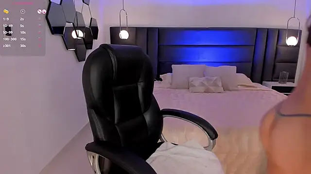 MorganHicks online show from September 17, 7:01 pm