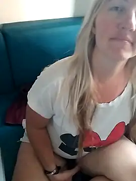 Mllesha74000 online show from May 21, 6:39 pm