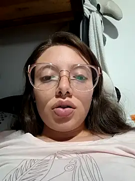 Snapshot of linda-schmidt chatting on September 20, 11:25 pm linda-schmidt online show from September 20, 11:25 pm
