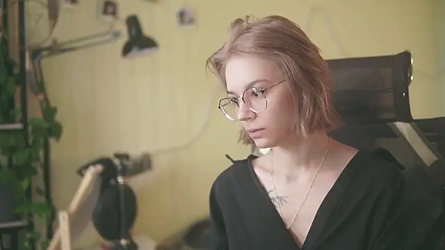 alyssa sweet online show from June 2, 4:46 am