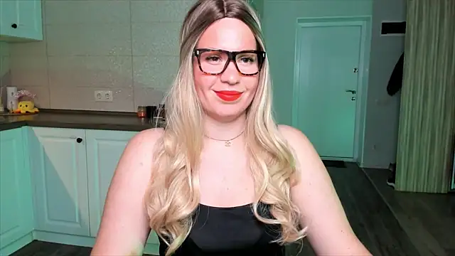 HotTiffani online show from October 4, 1:06 pm