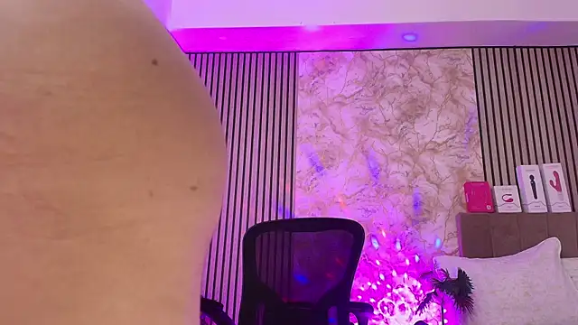 JuliRamirez online show from February 22, 1:34 pm