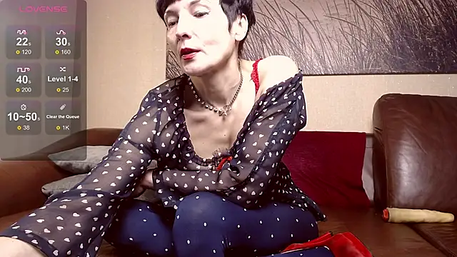 ElizabethLong online show from December 16, 5:13 am