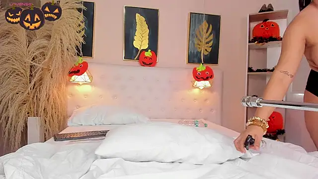 Snapshot of valerie_lya chatting on October 6, 8:46 pm valerie lya online show from October 6, 8:46 pm