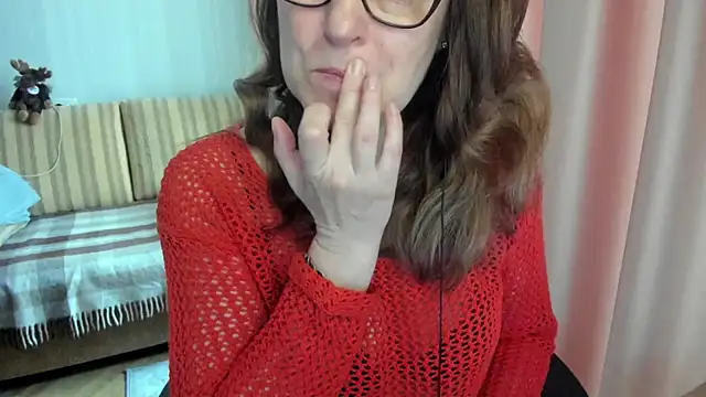 lauraoven online show from March 26, 8:05 am