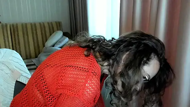 lauraoven online show from October 31, 8:29 am