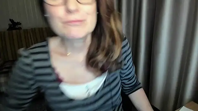 lauraoven online show from March 12, 5:26 pm