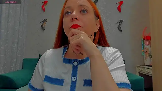 Snapshot of emilianna666 chatting on October 8, 8:40 am emilianna666 online show from October 8, 8:40 am