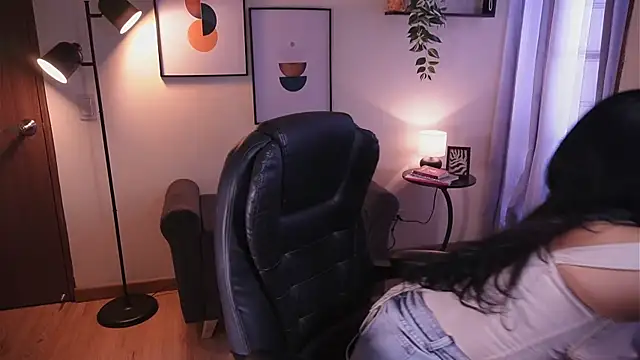 Isabella dior online show from February 18, 3:55 pm