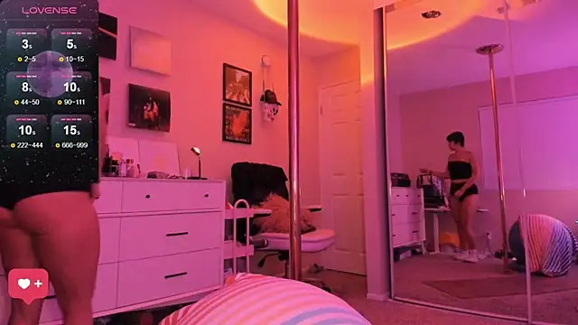Snapshot of Evie-Luna chatting on September 12, 2:45 am Evie-Luna online show from September 12, 2:45 am