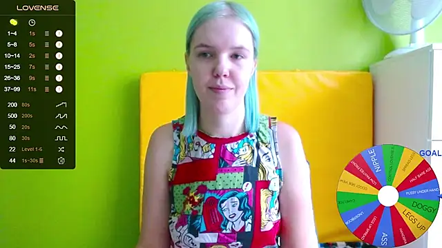 Snapshot of Ultra_Meow chatting on October 28, 9:37 am Ultra Meow online show from October 28, 9:37 am