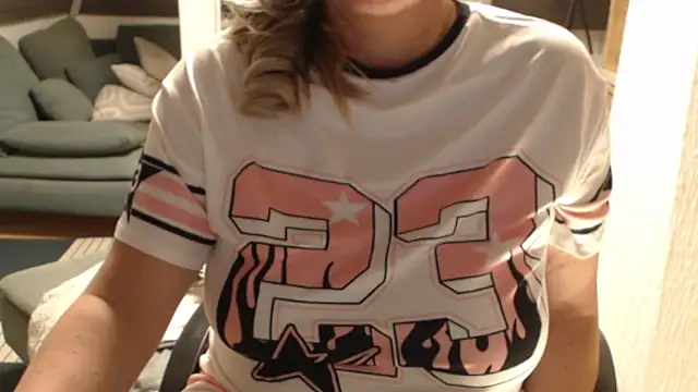 KimMitchelli online show from February 15, 9:36 pm