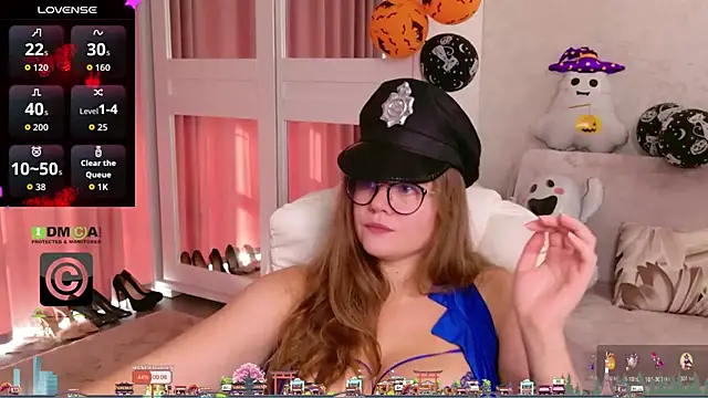 KellyKleine online show from October 31, 11:25 am