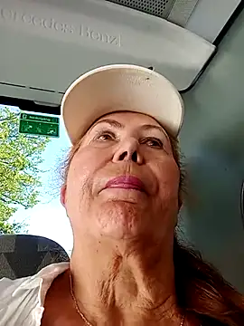Hottie-Mom online show from July 15, 2:33 pm