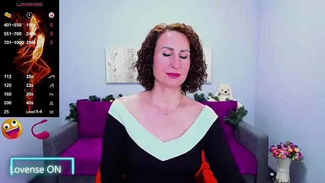 Nia Smithh online show from December 18, 2:00 pm