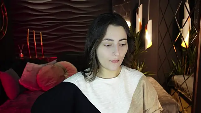 Snapshot of KylieMellow chatting on September 27, 5:25 am KylieMellow online show from September 27, 5:25 am