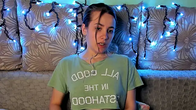 MaggieCake online show from December 16, 3:34 am