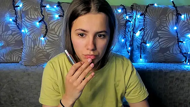 MaggieCake online show from November 5, 5:01 am