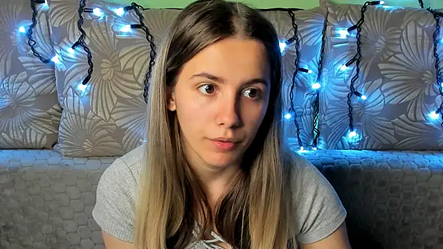 MaggieCake online show from October 20, 2:14 am