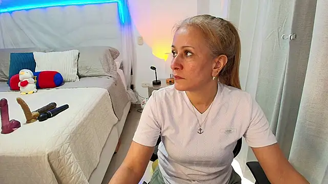 Naty Stone online show from June 4, 9:30 pm