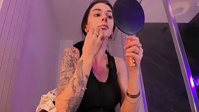 realhotfallingdevil online show from March 4, 5:25 am