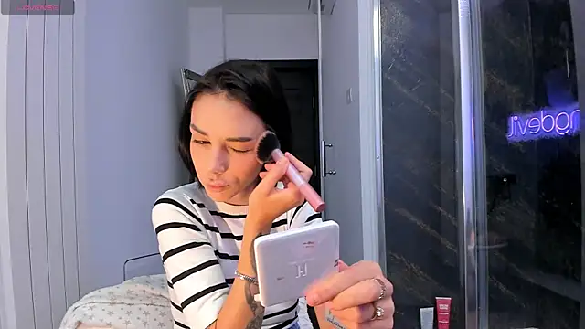 Snapshot of realhotfallingdevil chatting on September 22, 3:49 am realhotfallingdevil online show from September 22, 3:49 am