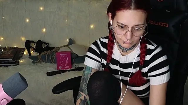 Snapshot of Ginger_Stay chatting on October 2, 11:54 pm Ginger Stay online show from October 2, 11:54 pm