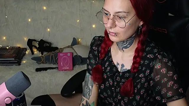 Snapshot of Ginger_Stay chatting on October 6, 9:19 pm Ginger Stay online show from October 6, 9:19 pm