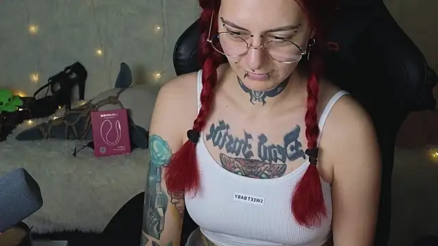 Snapshot of Ginger_Stay chatting on October 15, 9:28 pm Ginger Stay online show from October 15, 9:28 pm
