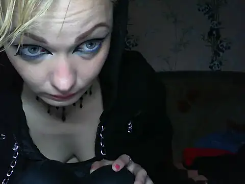 WildMissNiks online show from June 16, 6:58 am