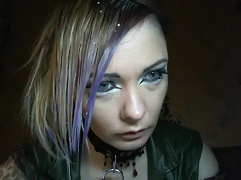 WildMissNiks online show from April 15, 6:58 am