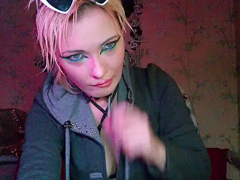 WildMissNiks online show from November 12, 8:56 am