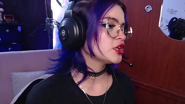 Snapshot of Raventh_ chatting on October 9, 2:32 pm Raventh online show from October 9, 2:32 pm