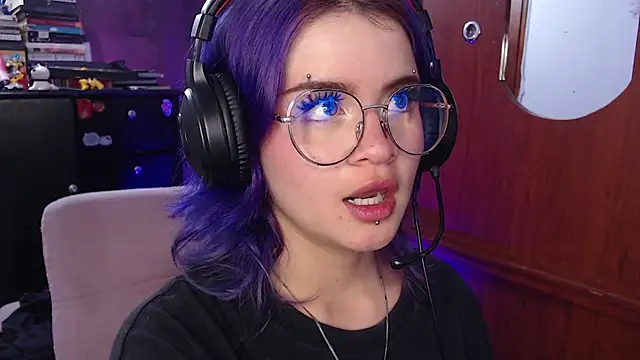 Snapshot of Raventh_ chatting on September 17, 2:37 pm Raventh online show from September 17, 2:37 pm