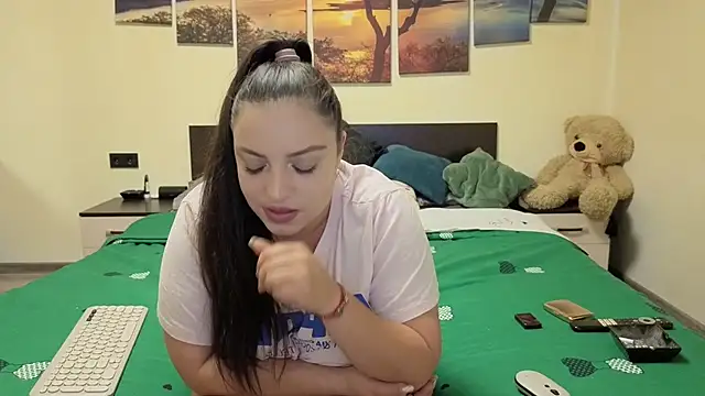 adelline online show from March 31, 9:48 pm