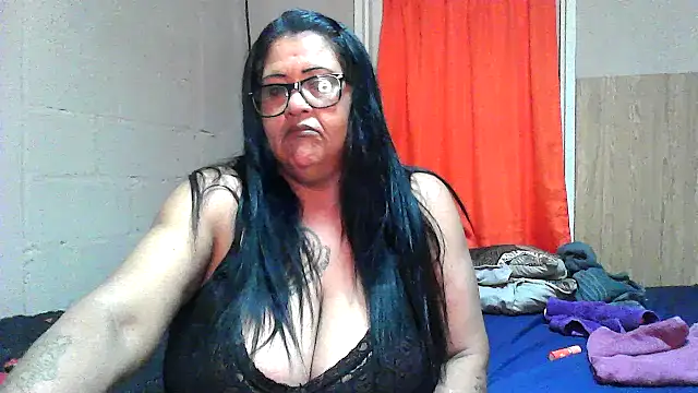 Snapshot of boobynatz chatting on October 12, 10:23 pm boobynatz online show from October 12, 10:23 pm