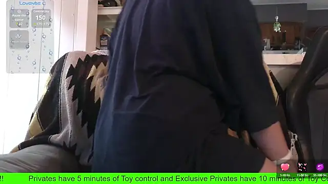 Snapshot of TurtleLady420 chatting on October 6, 5:18 pm TurtleLady420 online show from October 6, 5:18 pm