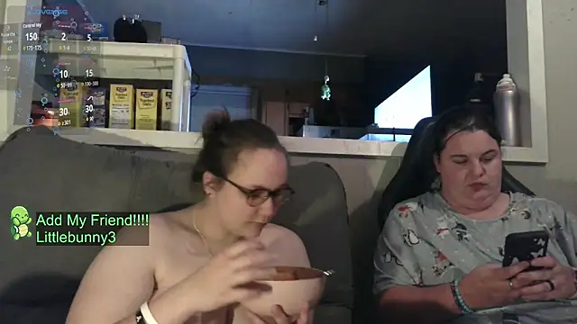 Snapshot of TurtleLady420 chatting on October 18, 3:20 am TurtleLady420 online show from October 18, 3:20 am