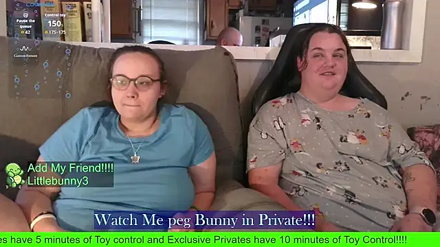 Snapshot of TurtleLady420 chatting on October 2, 11:10 pm TurtleLady420 online show from October 2, 11:10 pm