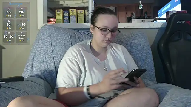 Snapshot of TurtleLady420 chatting on October 17, 3:10 am TurtleLady420 online show from October 17, 3:10 am