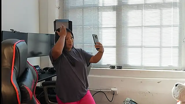 Bubbleliyah online show from April 1, 1:41 pm