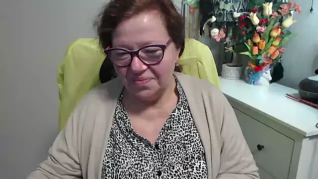 Adelewildx online show from February 19, 5:29 am