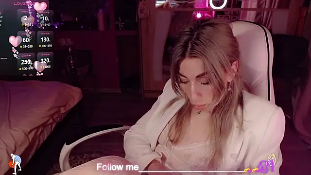 AnnieGOld  online show from March 16, 5:44 am